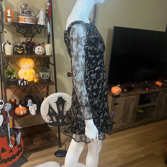 NWOT Sam Edelman Women’s Star Embroidery Off The Shoulder Dress SZ 4 ✨🖤⭐️ - Picture 5 of 11